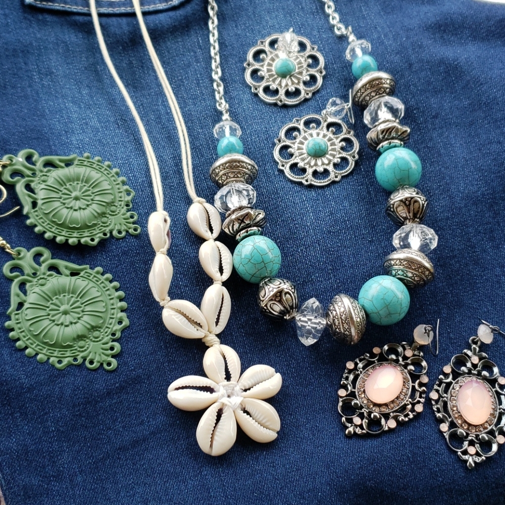 Lot of jewelry